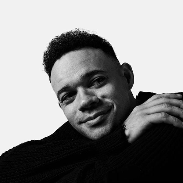 tauren wells author photo